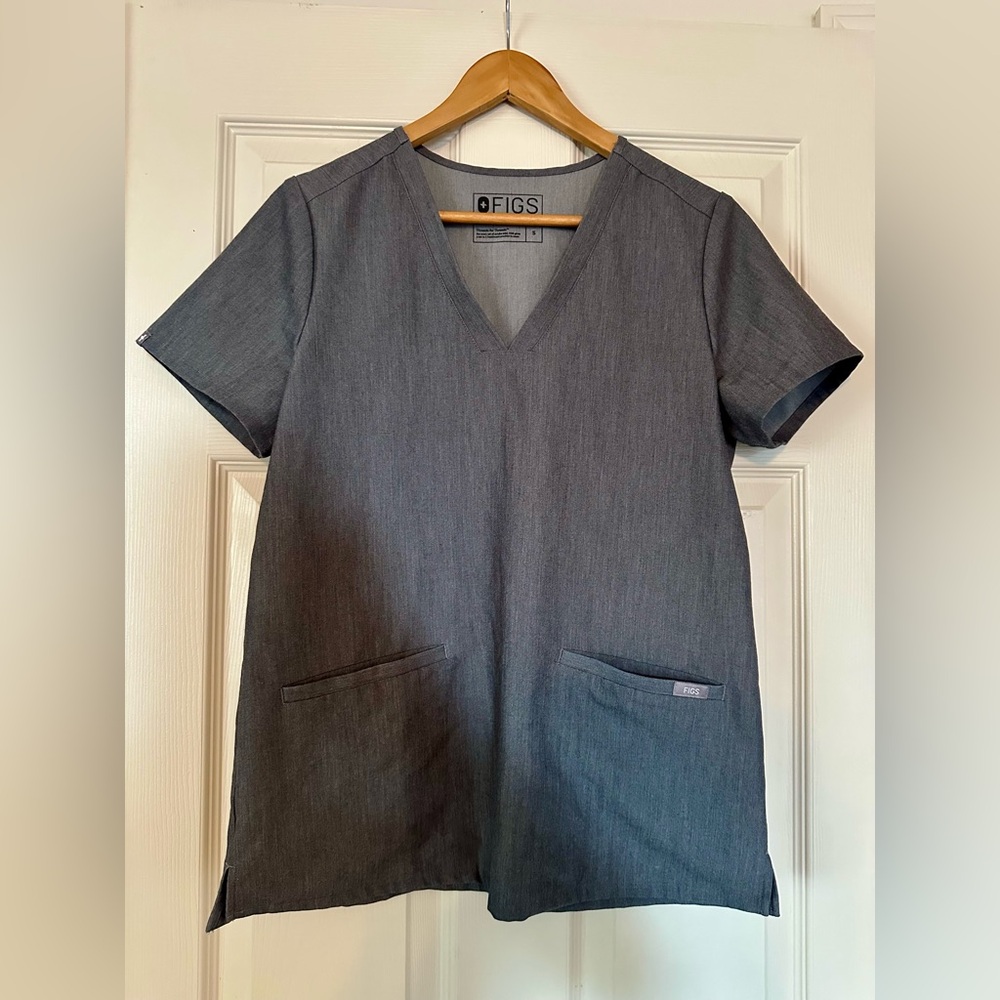 FIGS Charcoal Gray V-Neck Medical Scrub Top - Picture 1 of 10